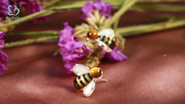 Cute design bee earring