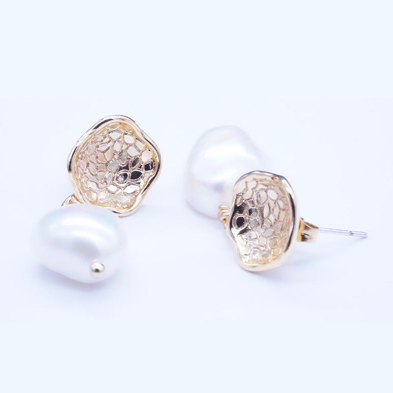 2021 Natural shape pearl retro simple fashion all-match earrings stud earrings