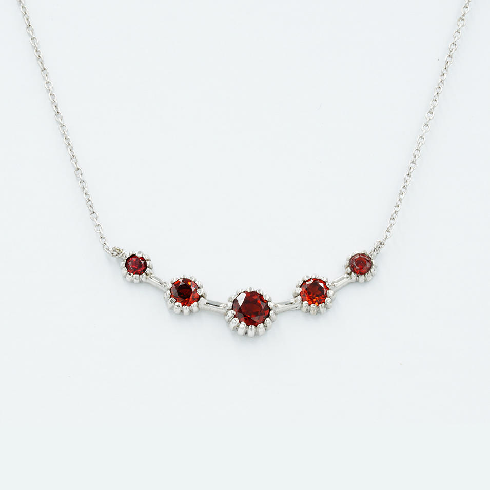 The small and exquisite pendant necklace design ruby color zircon charm necklace